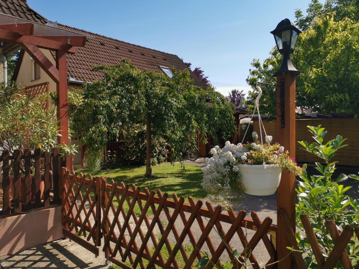 Erika Vendeghaz Centrumban Balatonkeresztúr Zewnętrze zdjęcie